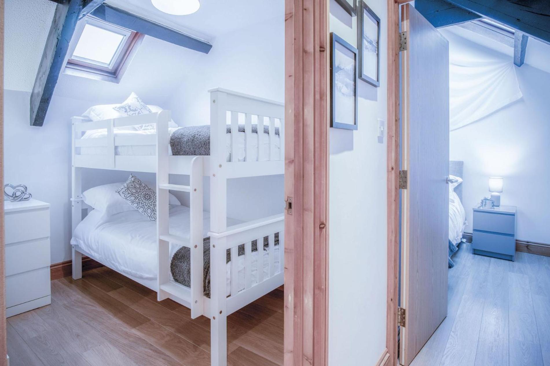 Cosy At The Mews - 2 Bedroom - Tenby
