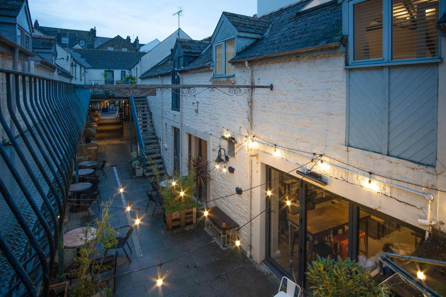 Cosy At The Mews - 2 Bedroom - Tenby