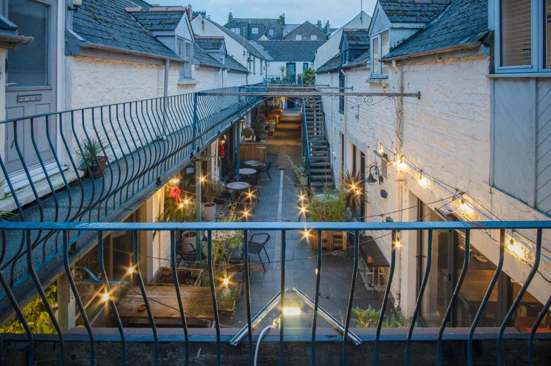 Cosy At The Mews - 2 Bedroom - Apartment *