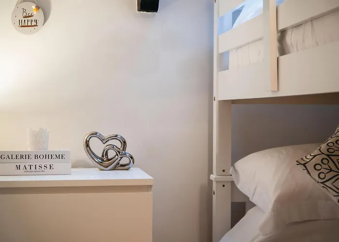 Cosy At The Mews - 2 Bedroom Apartment - Tenby
