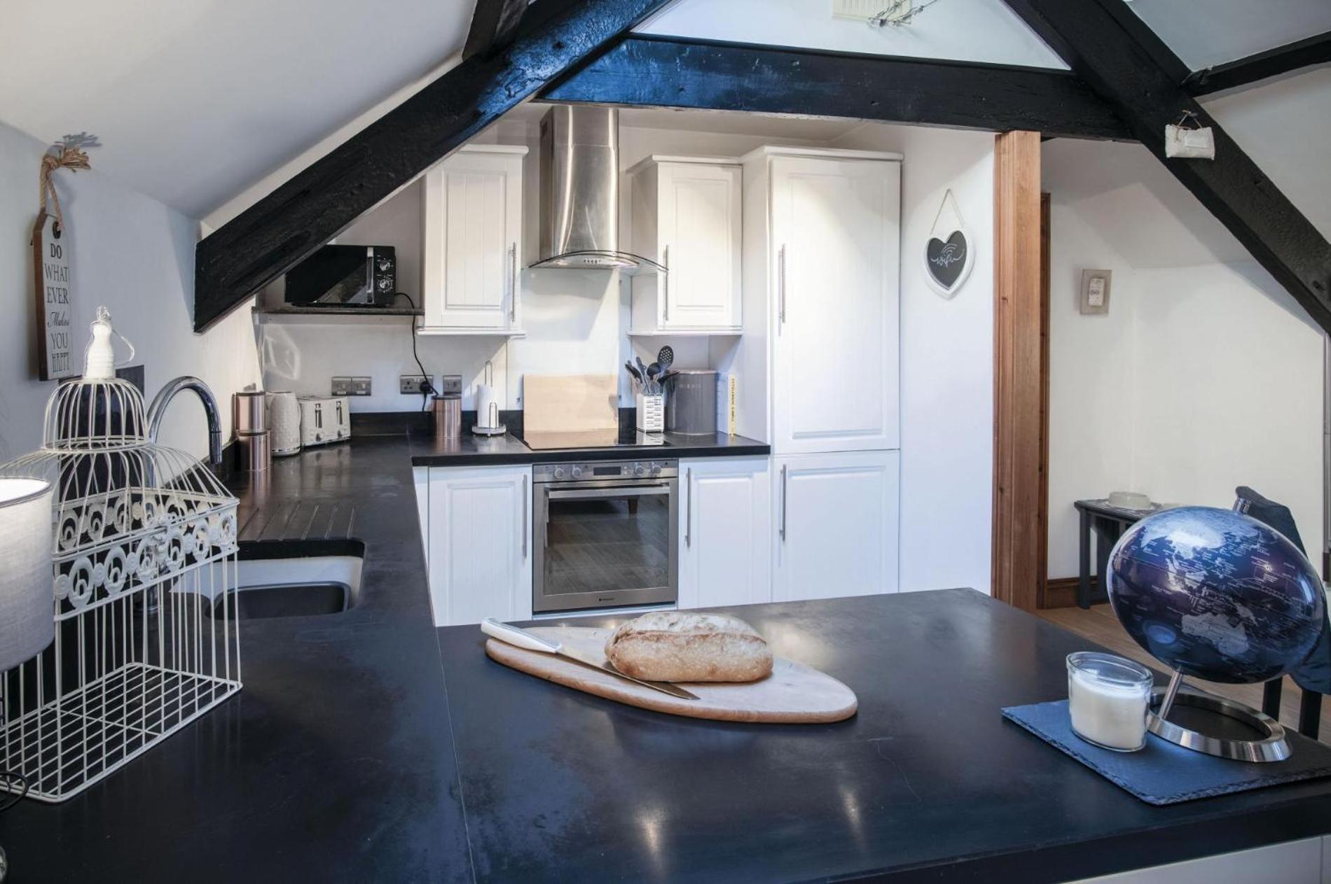 Cosy At The Mews - 2 Bedroom - Tenby