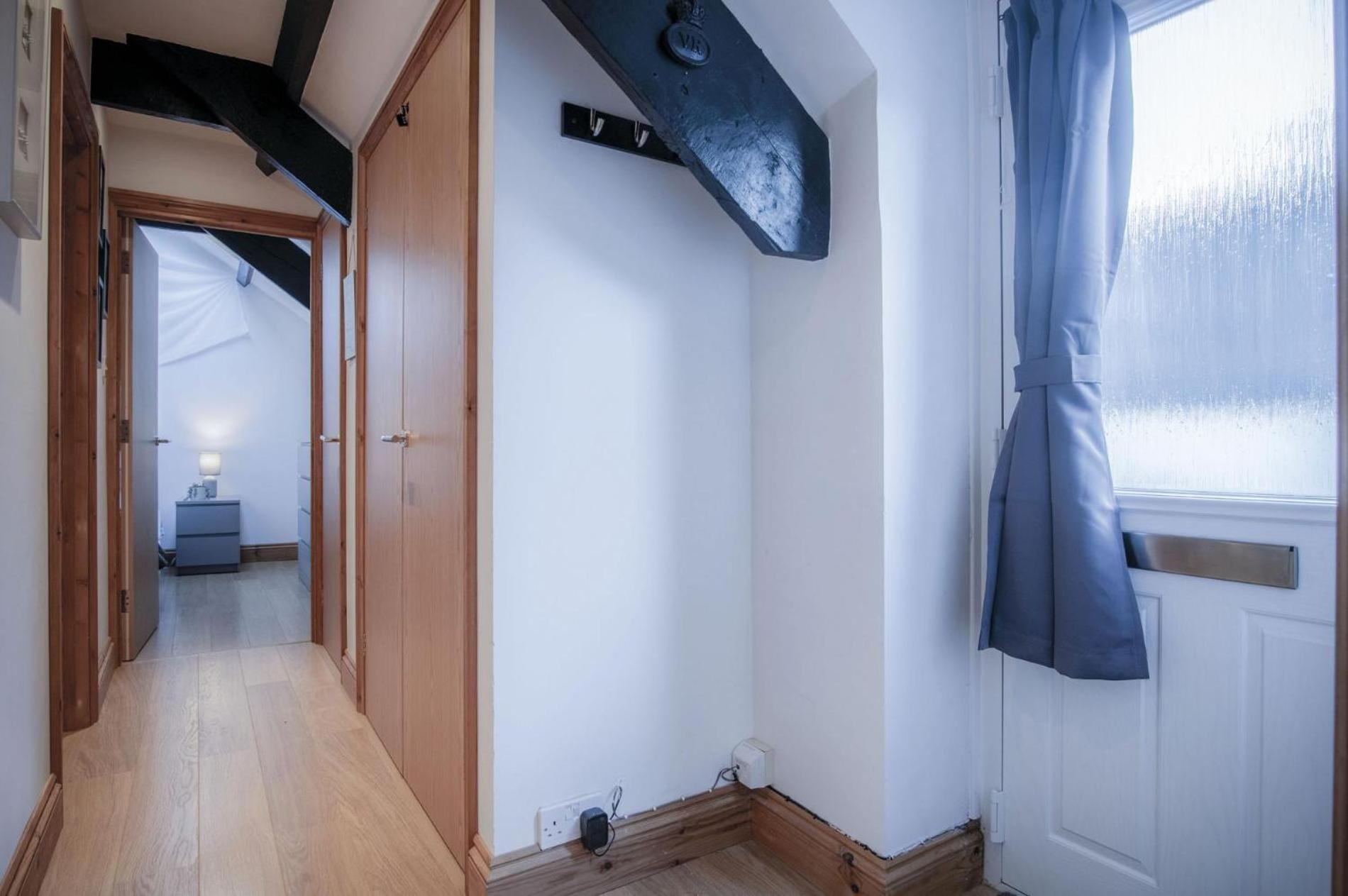 Cosy At The Mews - 2 Bedroom - Apartment