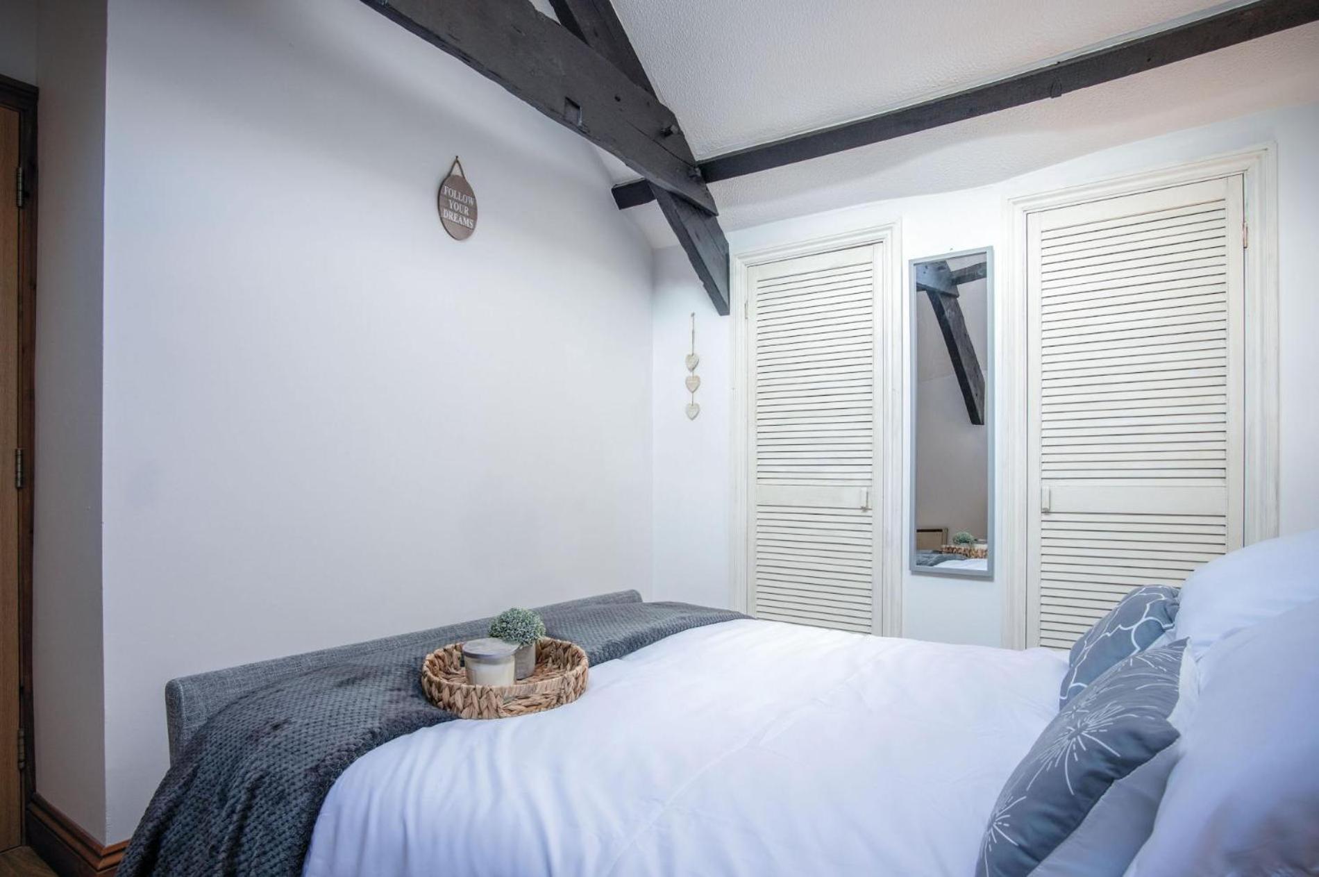 Apartment Cosy At The Mews - 2 Bedroom - *