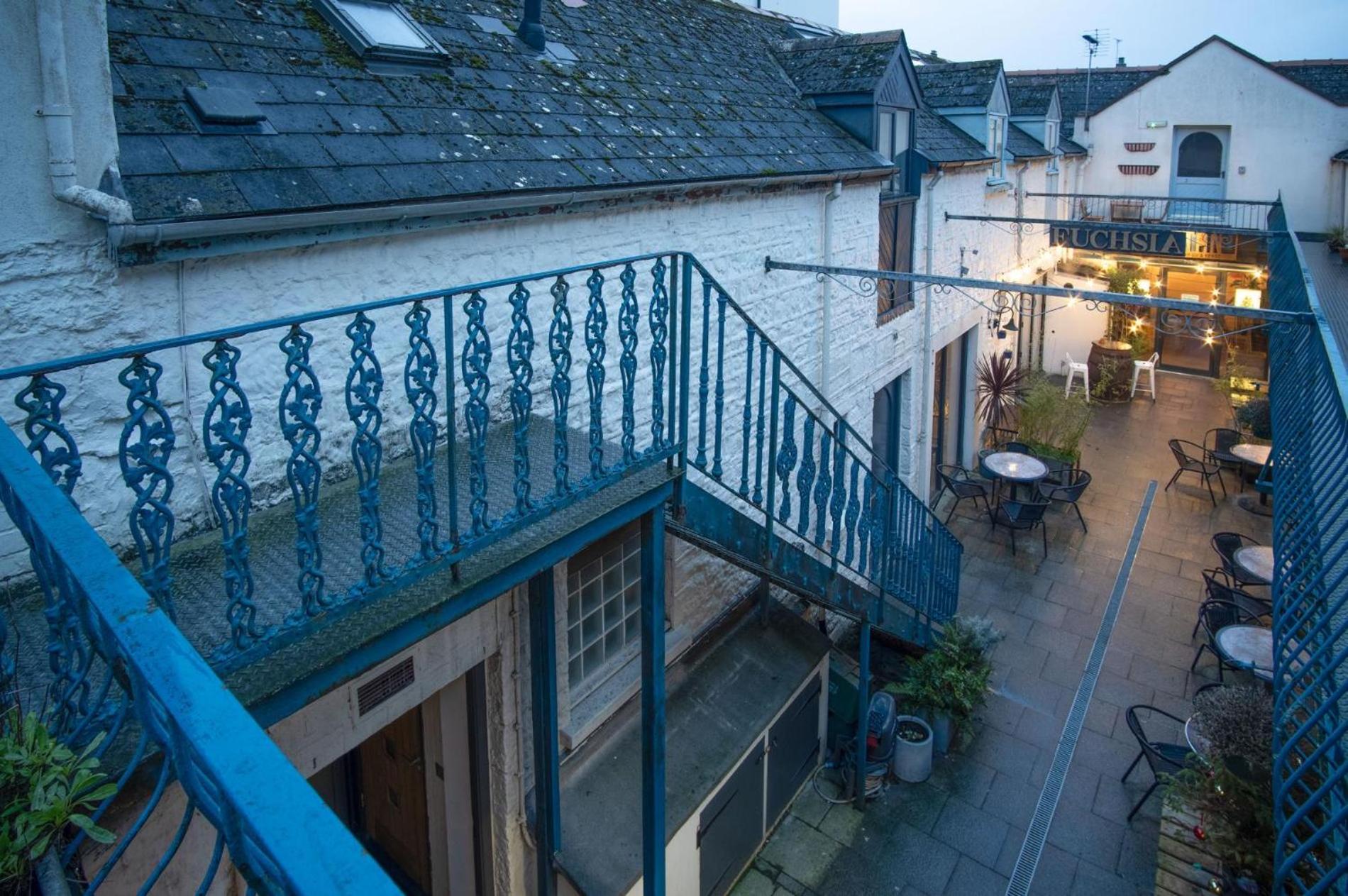 Cosy At The Mews - 2 Bedroom - Apartment *