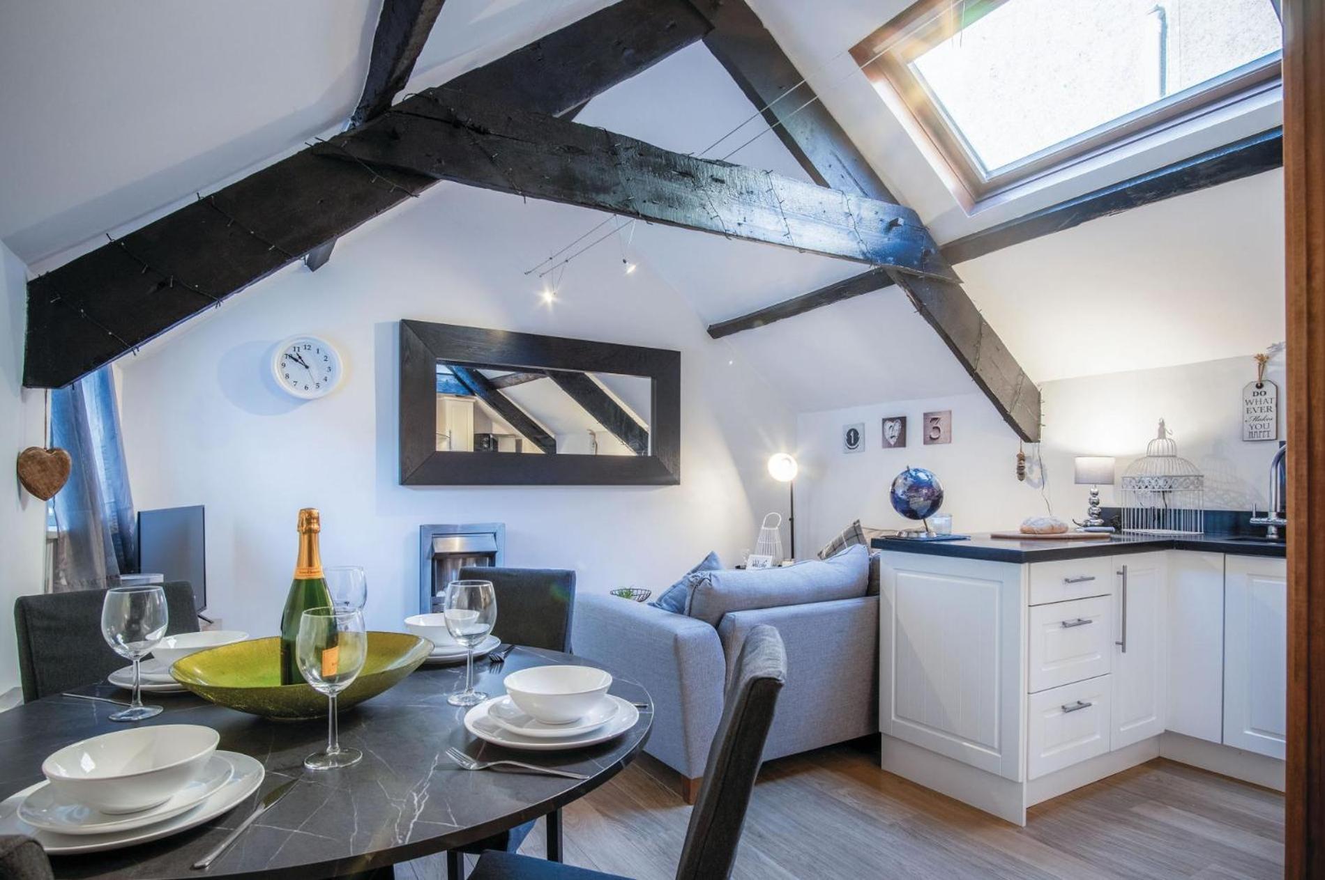 Apartment Cosy At The Mews - 2 Bedroom - *