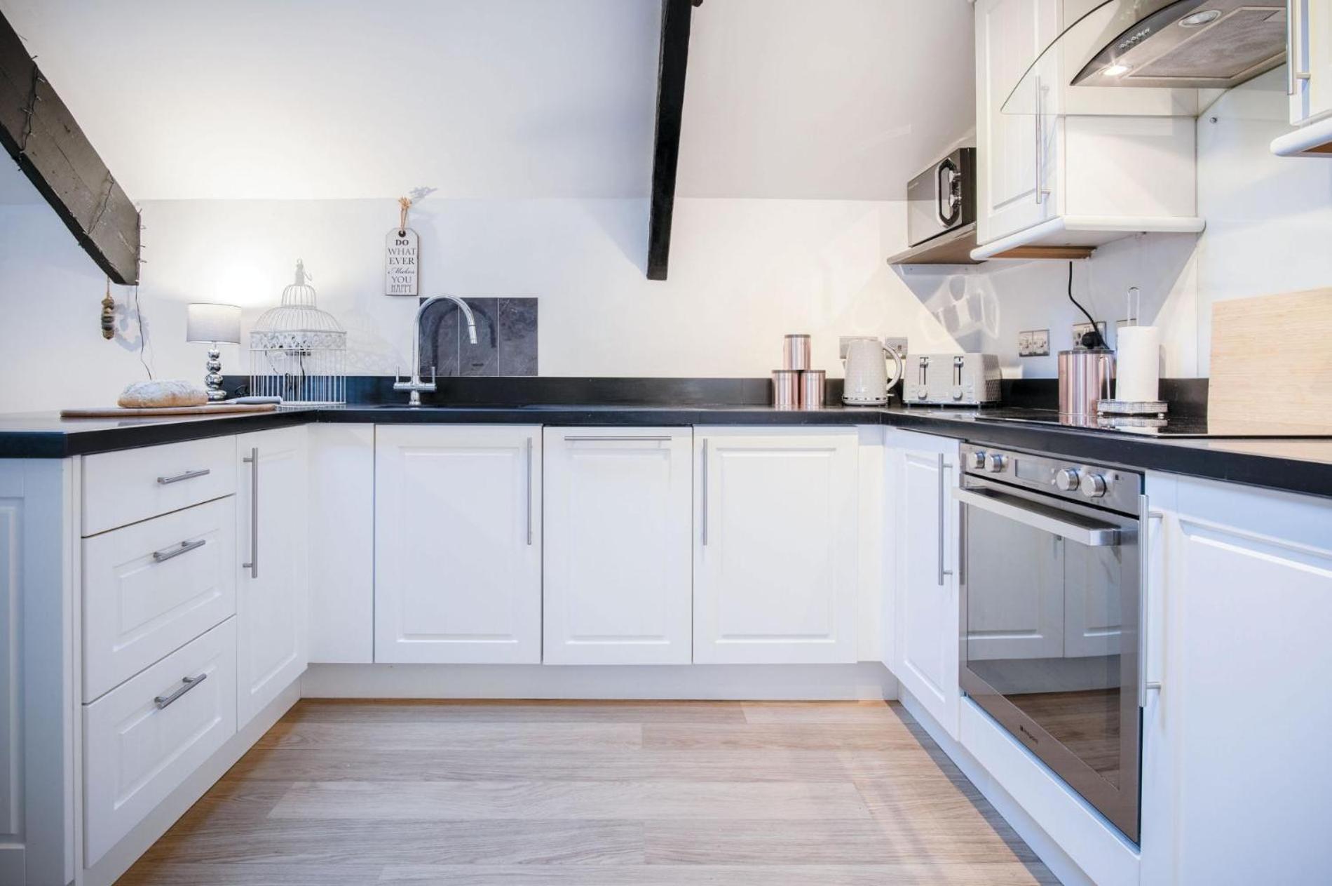 Cosy At The Mews - 2 Bedroom - Apartment Tenby