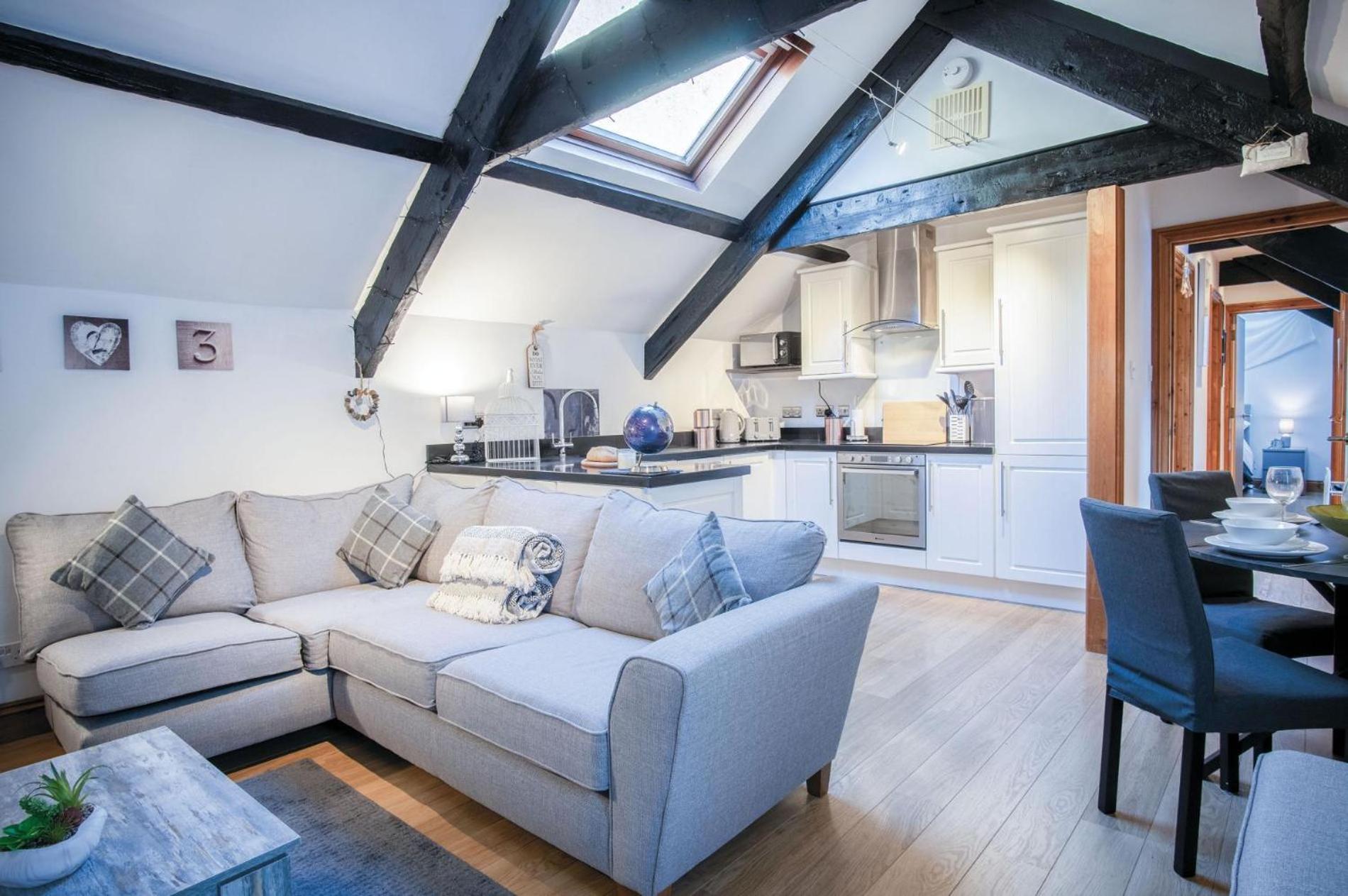 Cosy At The Mews - 2 Bedroom - *