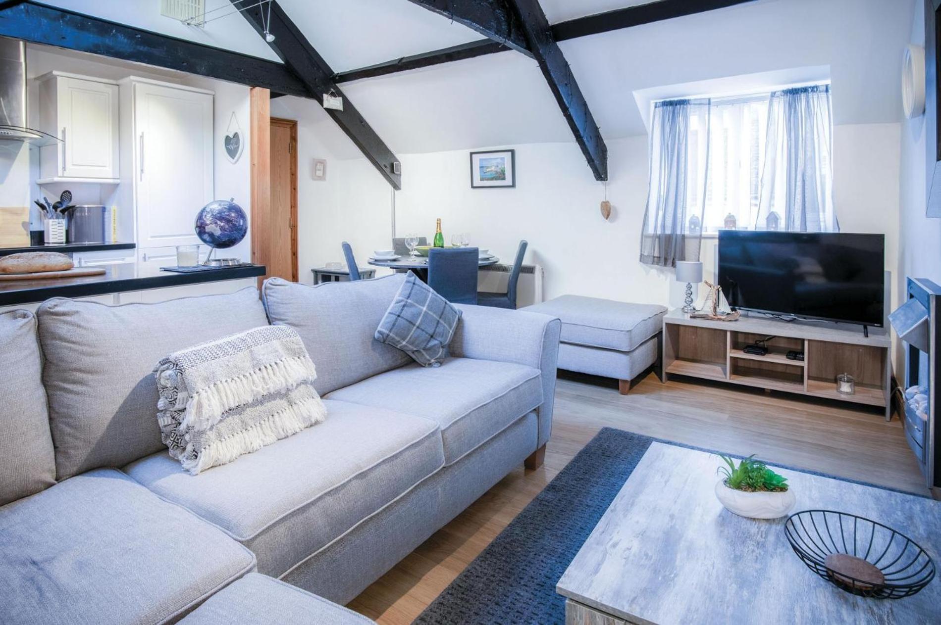 Apartment Cosy At The Mews - 2 Bedroom - *